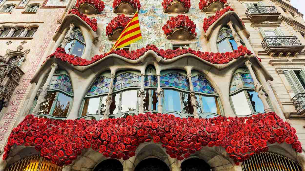 Imagte d'arxiu de la Casa Batlló amb motiu del dia de Sant Jordi