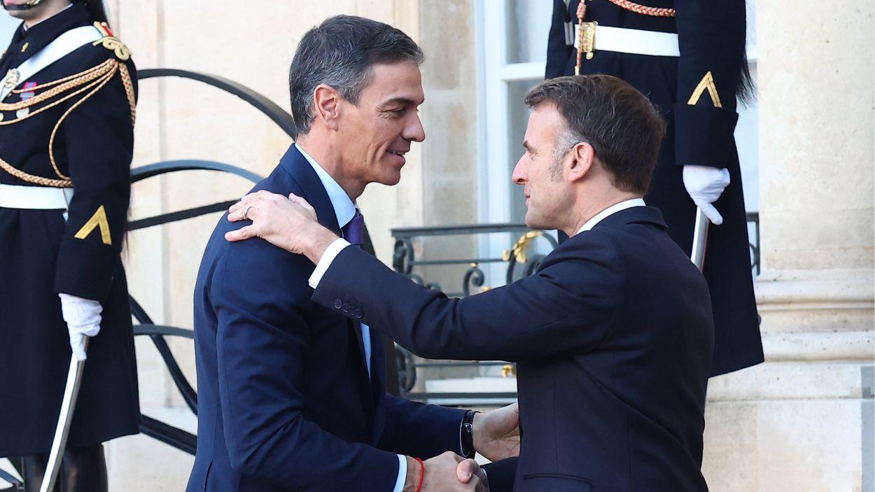 El presidente del Govern d'Espanya, Pedro Sánchez, es rebut pel president de França, Emmanuel Macron, al palau de l'Elisi. EP