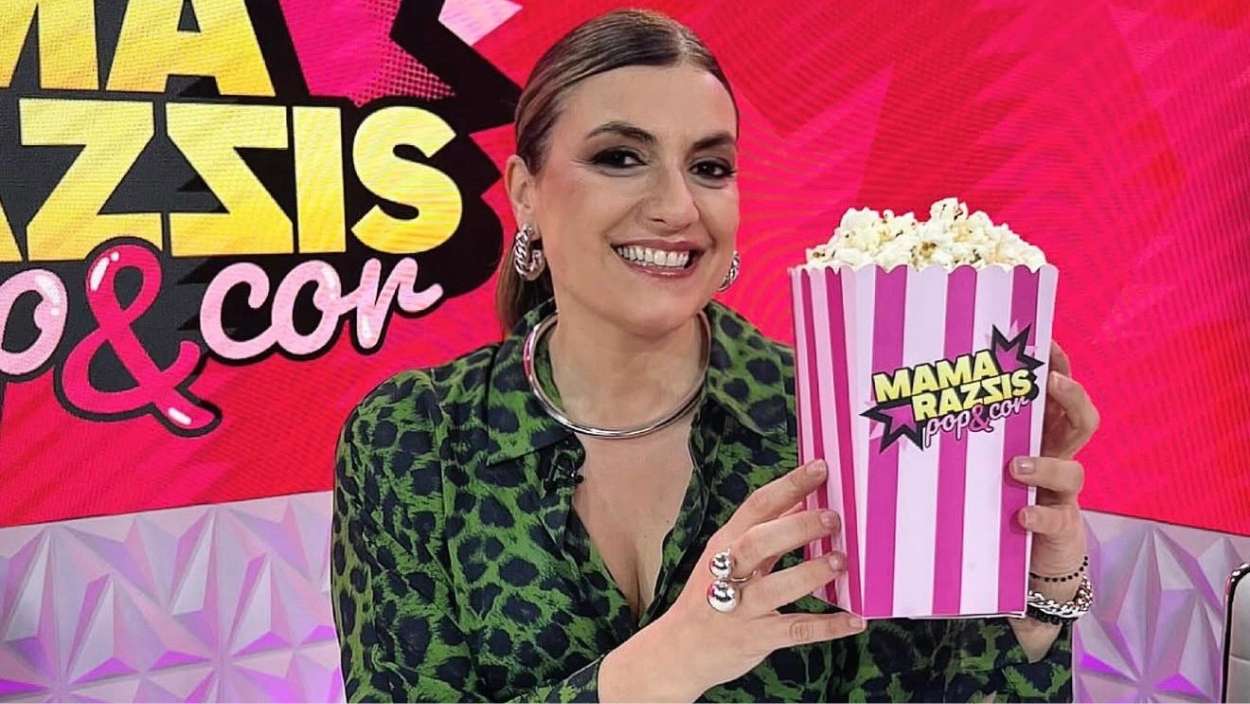 La periodista Lorena Vázquez al seu pòdcast 'Mamarazzis'. Instagram (@lorenamente)