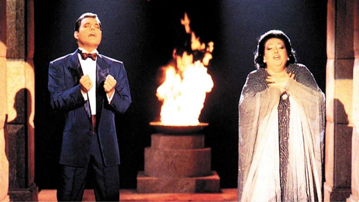 Freddie Mercury i Montserrat Caballé cantant 'Barcelona'. Imatge d'arxiu