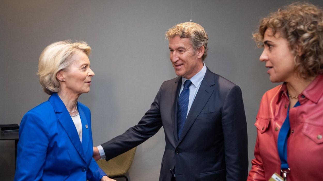 Ursula von der Leyen, Alberto Núñez Feijóo i Dolors Montserrat. EP