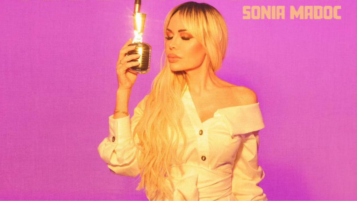 Sonia Madoc a la portada del single 'Todo va por mí'. Instagram (@soniamadoc) / Raúl Rodríguez (@raulphoto)