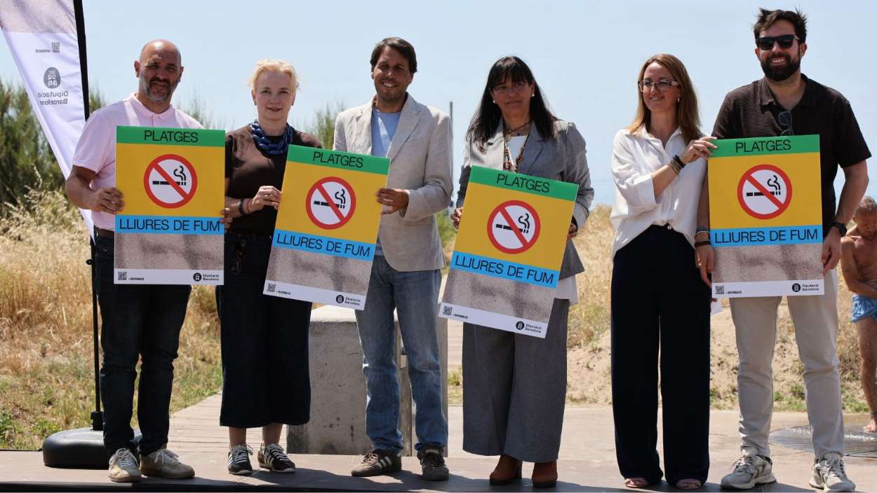 La província de Barcelona allunya el fum de la seva costa: 22 municipis prohibeixen fumar a les seves platges. Diputació de Barcelona
