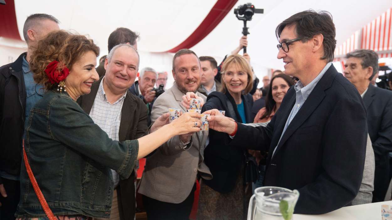 Salvador Illa i Maria Jesús Montero a la Fira d'Abril del Parc del Fòrum de Barcelona, a 2 de maig de 2025. David Zorrakino / EP