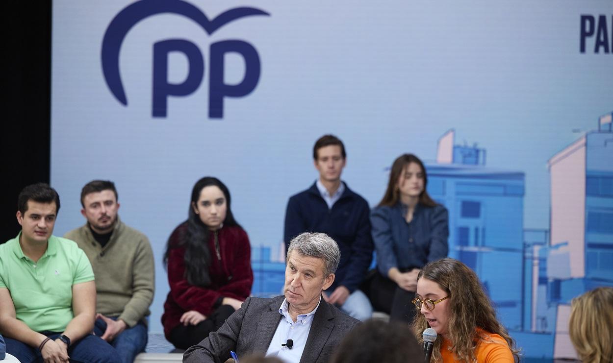 El 'joc de trons' ocult tras la batalla pel control de les noves generacions del PP. EP