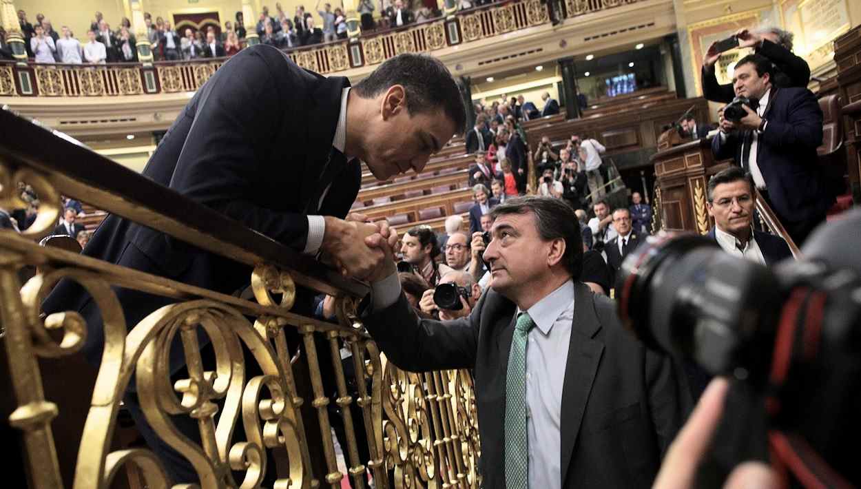 Pedro Sánchez i Aitor Esteban. EP