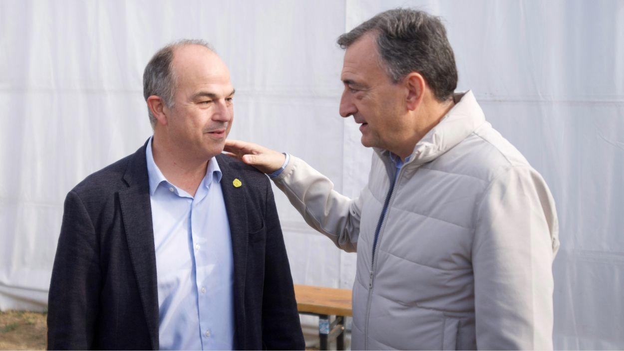 El secretari general de Junts, Jordi Turull, i el president de l’EBB, Aitor Esteban, a l’Alderdi Eguna. Iñaki Berasaluze / EP