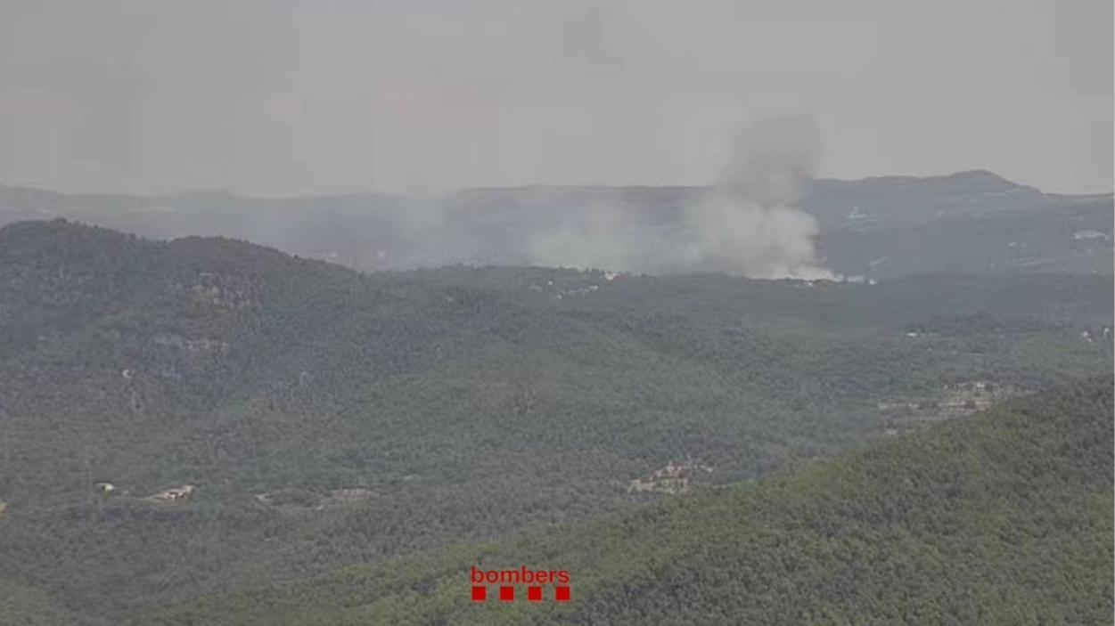 Incendi a Sant Quirze Safaja. Bombers de la Generalitat
