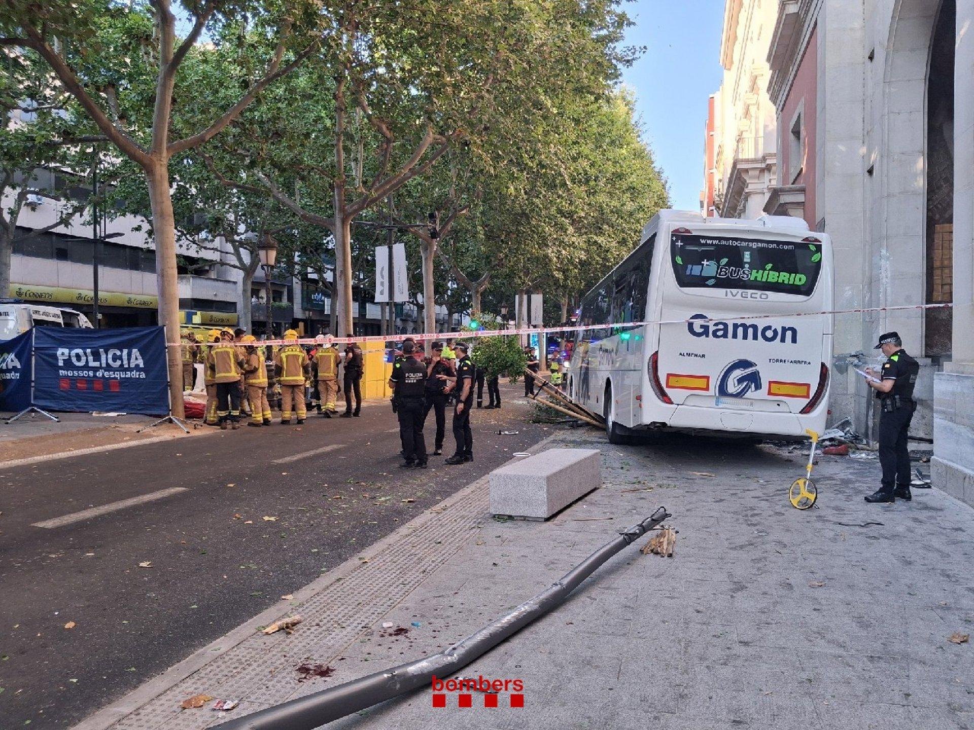 Accident d'autocar a Lleida. Bombers de la Generalitat