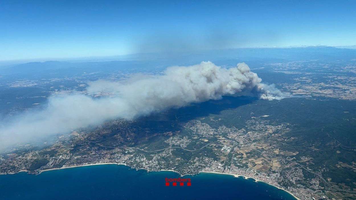 Incendi a La Bisbal d'Empordà. Bombers de la Generalitat