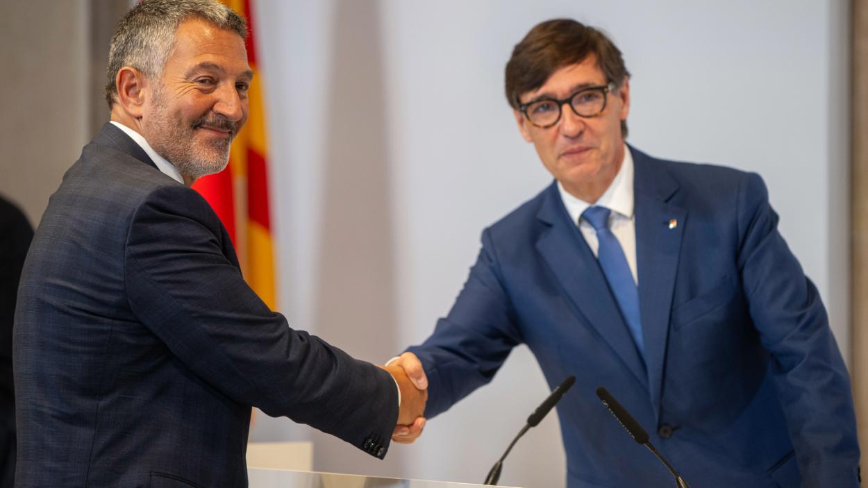 El conseller d'Empresa i Treball, Miquel Sàmper, i el president de la Generalitat de Catalunya, Salvador Illa. EP