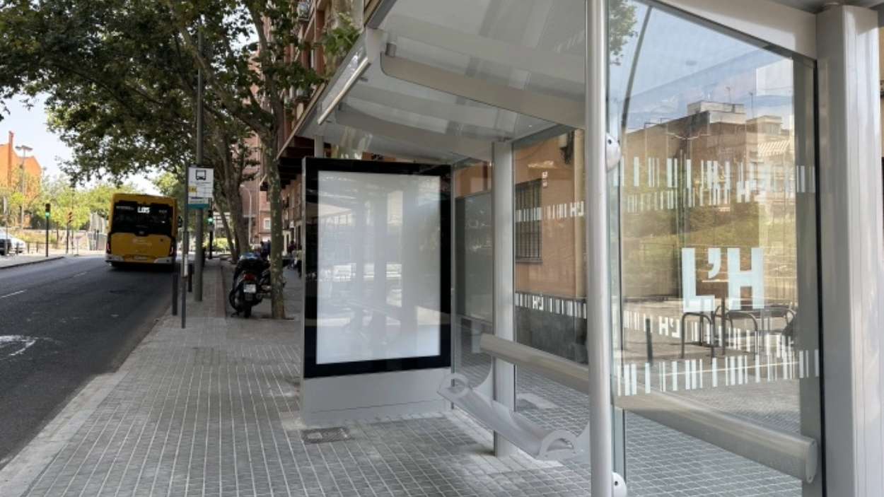 L'Hospitalet renova i instal·la més de 100 noves marquesines d'autobusos