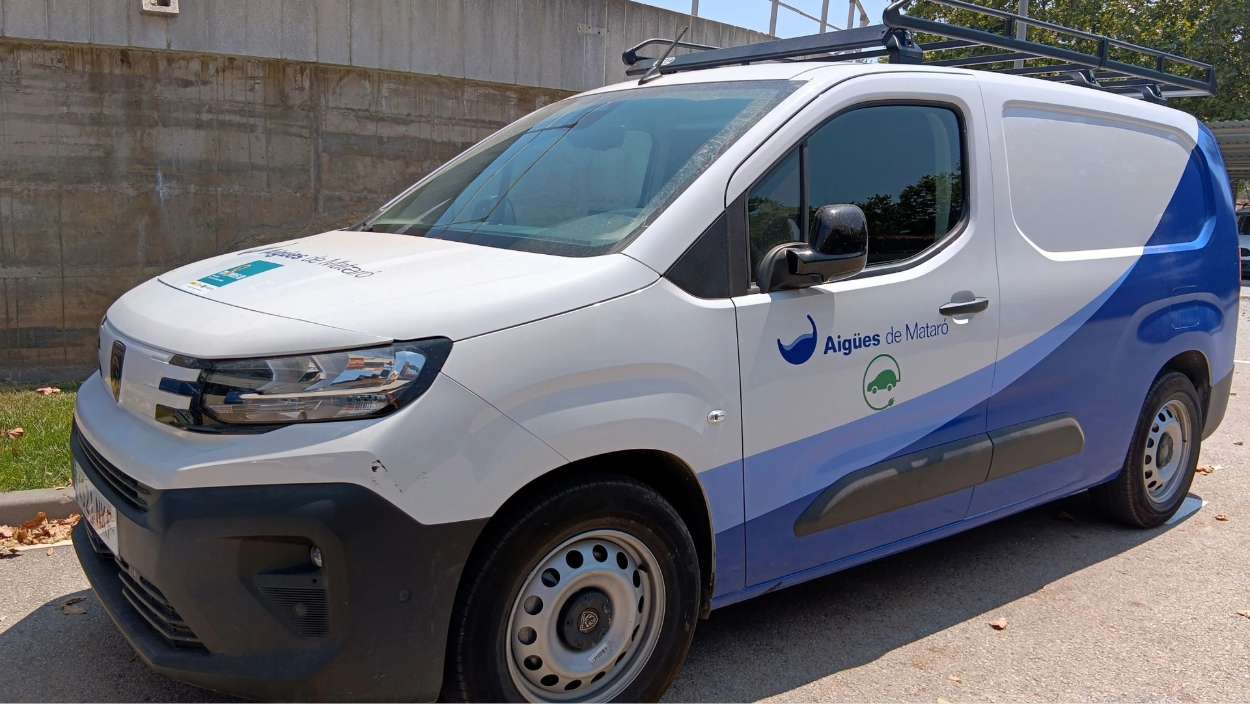 Aigües de Mataró incorpora tres nous vehicles elèctrics a la seva flota per ser més sostenible. AMSA