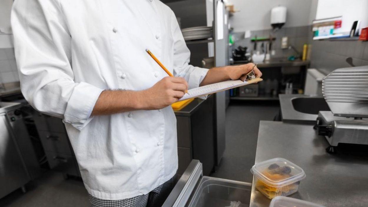 La Diputació de Barcelona intensifica les inspeccions alimentàries durant l'estiu per reforçar la seguretat sanitària. Diputació de Barcelona