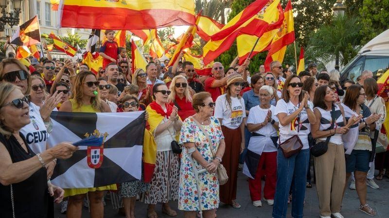 Desenes de persones durant una manifestació pacífica, el 30 d’agost de 2026, a Ceuta (Espanya). Aquest diumenge ha tingut lloc una nova manifestació per exigir respostes davant l’entrada massiva de migrants el passat 30 de juliol. EP.
