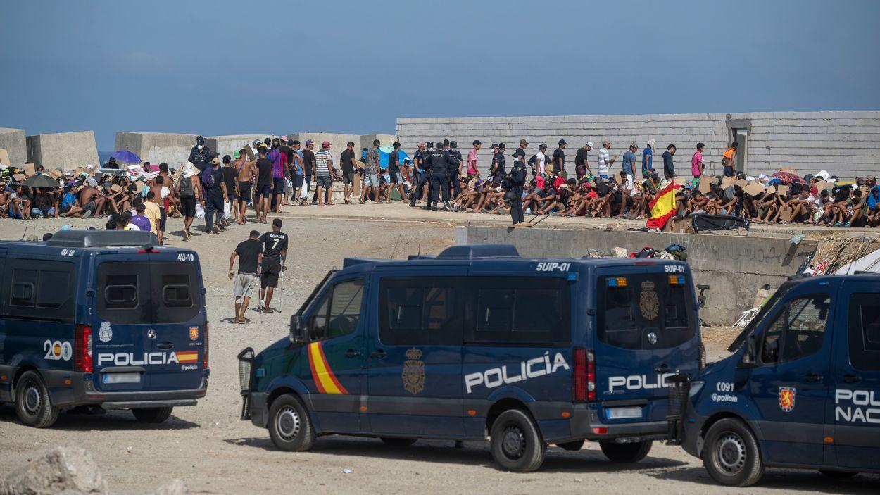 Persones migrants arribant a Ceuta. EP