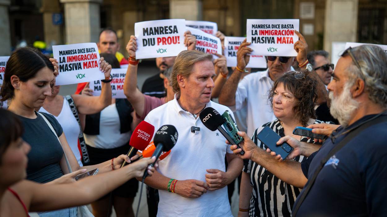 El portaveu de Vox al Parlament, Joan Garriga, a la manifestació convocada per Vox a Manresa el dijous 3 de setembre. Lorena Sopêna / EP