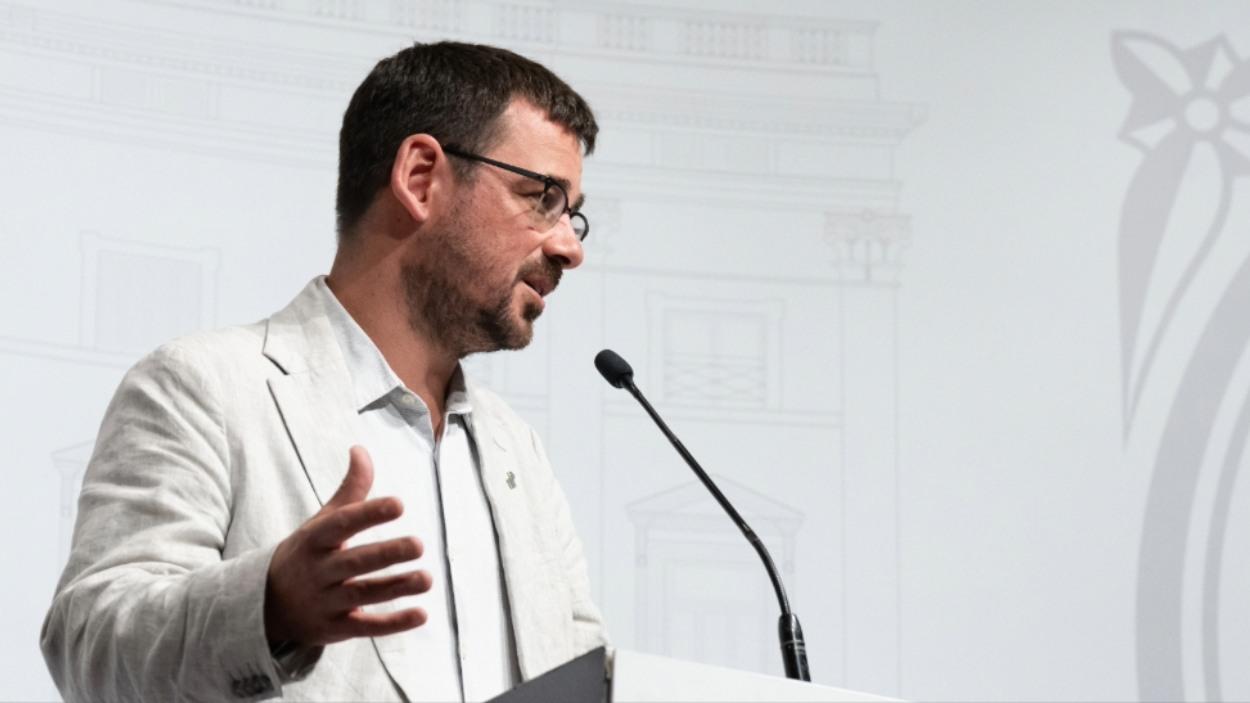 L'alcalde de Girona, Lluc Salellas, durant una roda de premsa posterior a una reunió amb el president de la Generalitat, Salvador Illa, al Palau de la Generalitat, a 13 de setembre de 2024. David Zorrakino / EP