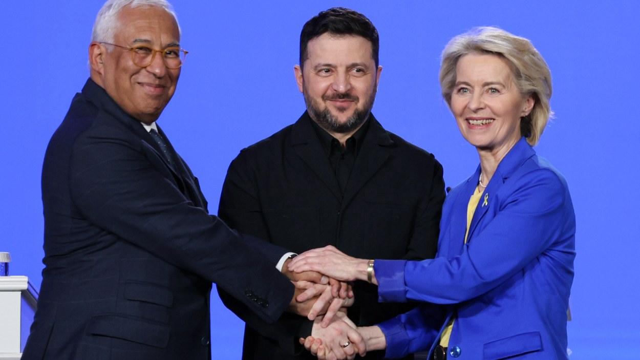El president d’Ucraïna, Volodímir Zelenski, rep a Kíiv la presidenta de la Comissió Europea, Ursula von der Leyen, i el president del Consell Europeu, António Costa, el febrer de 2026. EP.