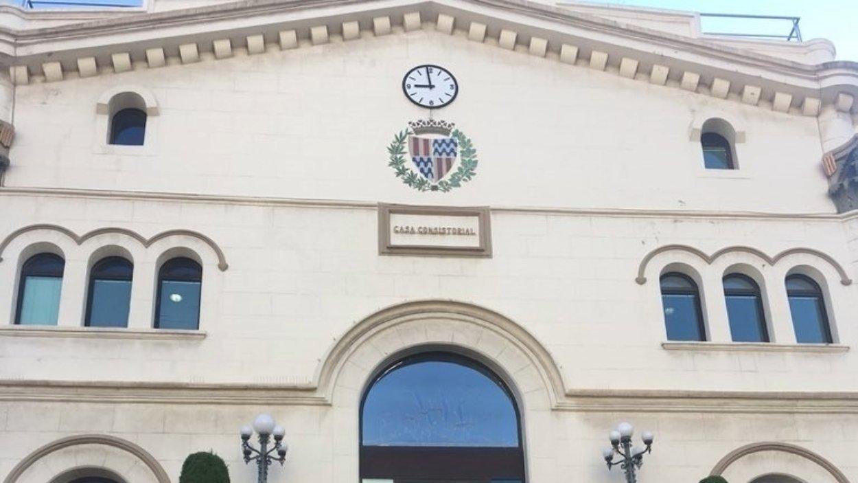 Façana de l’Ajuntament de Badalona. Foto d’arxiu