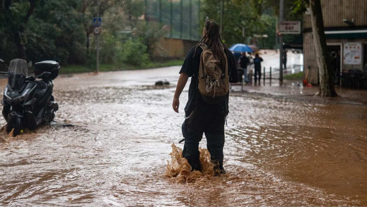 Inundacions després de les fortes pluges d’aquest dilluns al matí a Barcelona. LORENA SOPENA / EUROPA PRESS