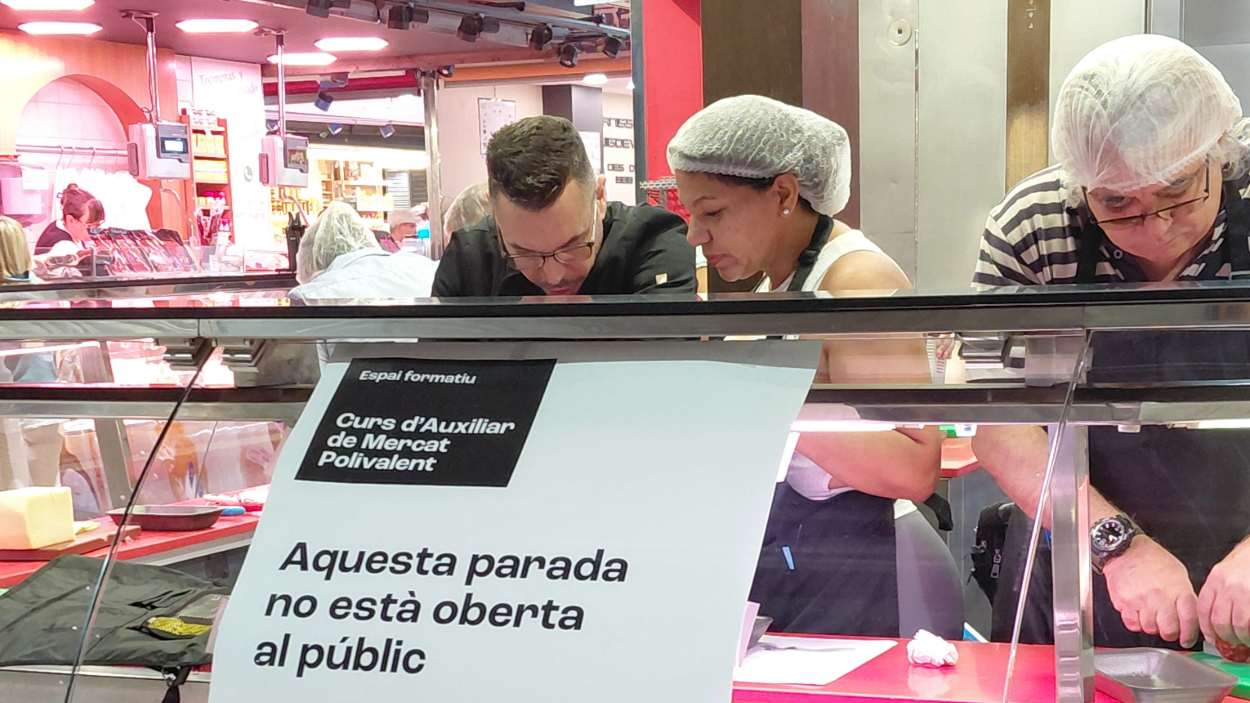 La formació té lloc dins del mercat, un valor afegit. Foto: Diputació de Barcelona